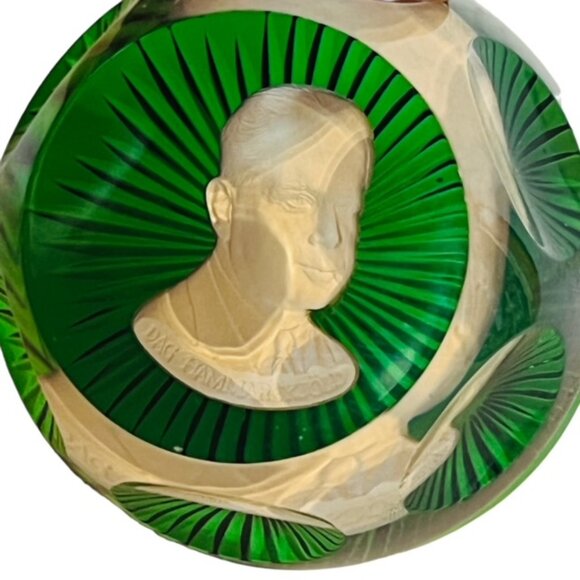Baccarat Cameo Franklin Mint Art Glass Paperweight Figurine Dag Hammarskjold vtg